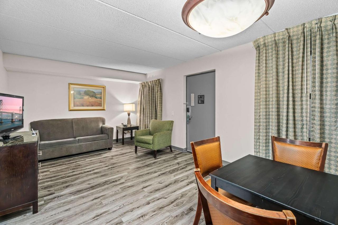 Quality Inn & Suites Mall Of America - Msp Airport Bloomington Exterior foto